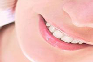 做冷光美白会伤害牙齿吗？