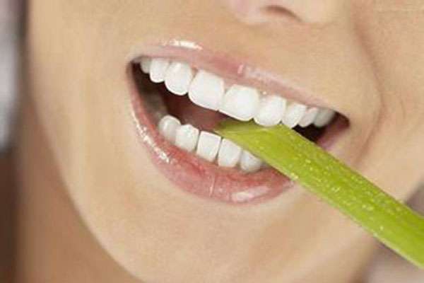 正确刷牙是口腔护理的一步？