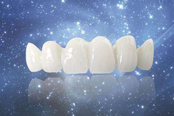 装假牙哪种方式的假牙比较好？