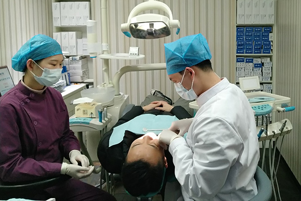 牙齿矫正医生技术