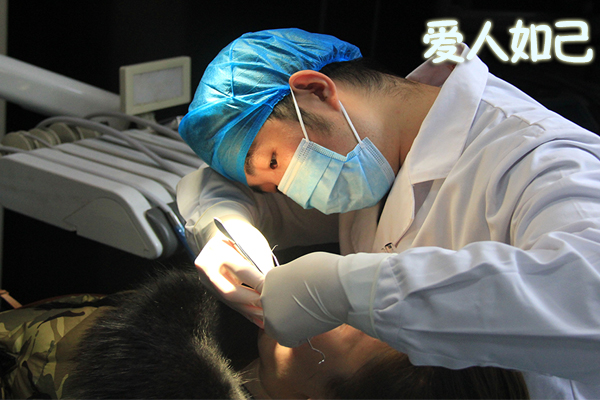 牙龈萎缩症状