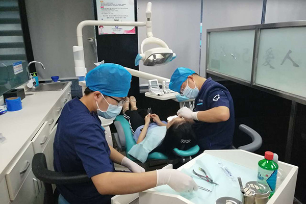 牙齿矫正价格